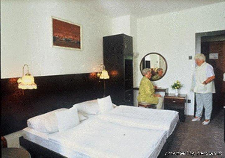 Hotel Nagyerdo Debrecen Quarto foto
